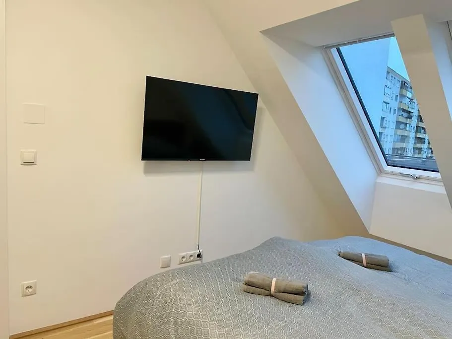 Modern Rooftop Apartment With Free Parking Вена Австрия