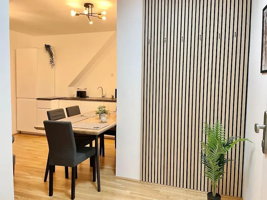 Контакты Modern Rooftop Apartment With Free Parking